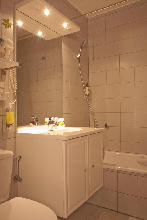 Hotel Winzenberg Blienschwiller Номер фото